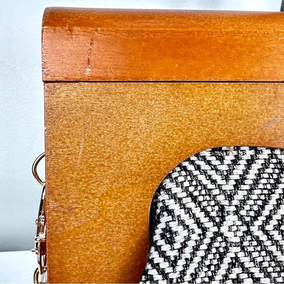 Urban Expressions Calypso Clutch with Removable Chain Strap - Picture 15 of 15